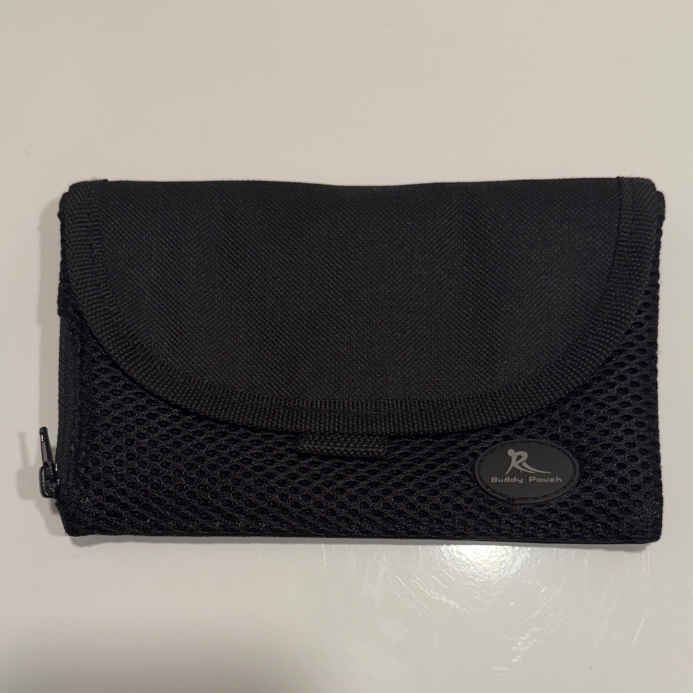 Black Buddy Pouch Magnetic Mesh Travel Wallet